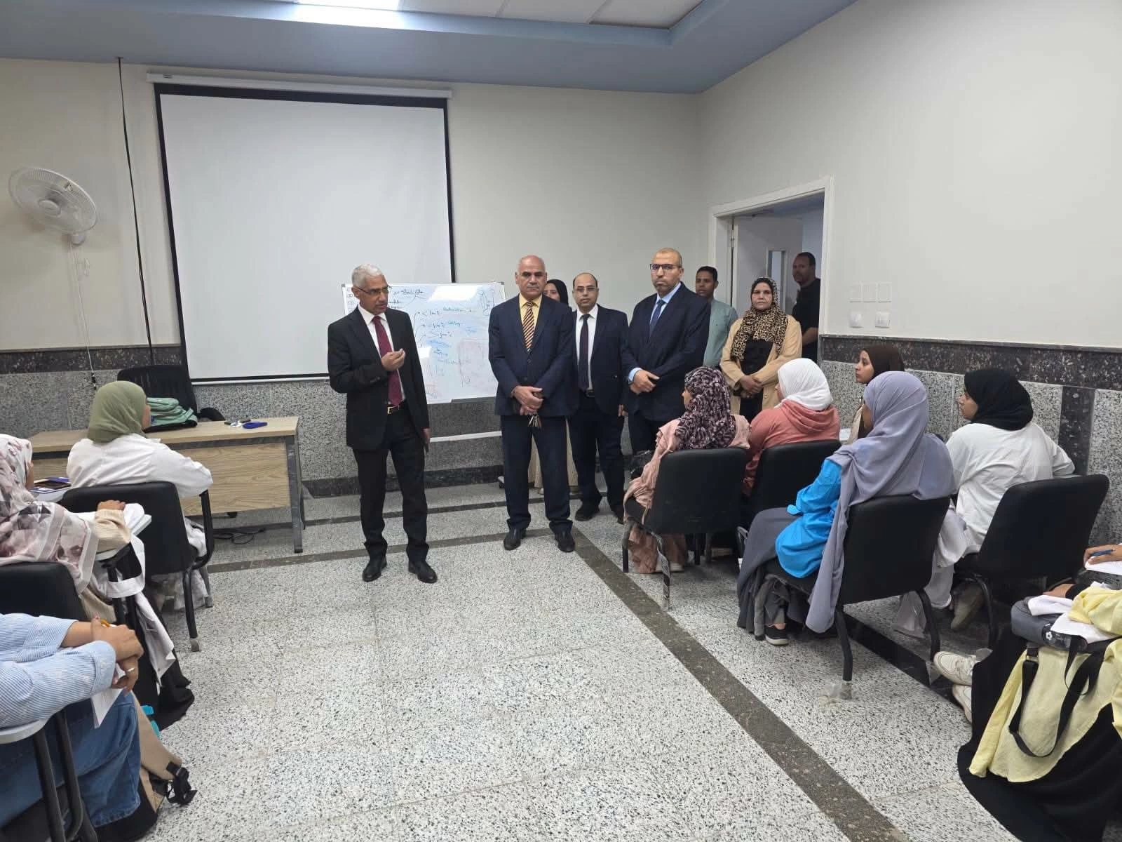 جولة لمتابعة انتظام الدراسة في جامعة جنوب الوادي الأهلية