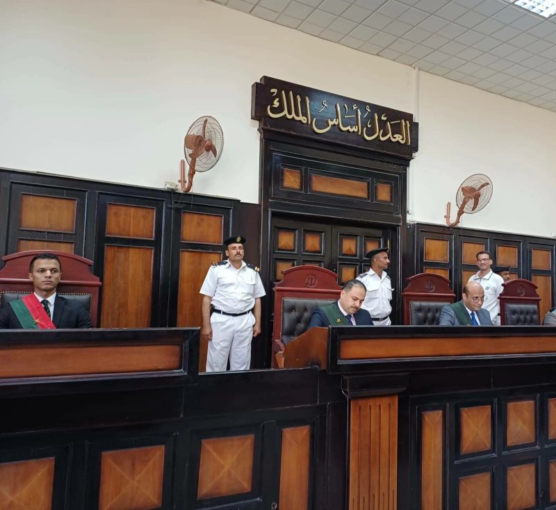 المشدد 10 سنوات لمتهم بالاتجار في المخدرات وحيازة سلاح أبيض بأسيوط