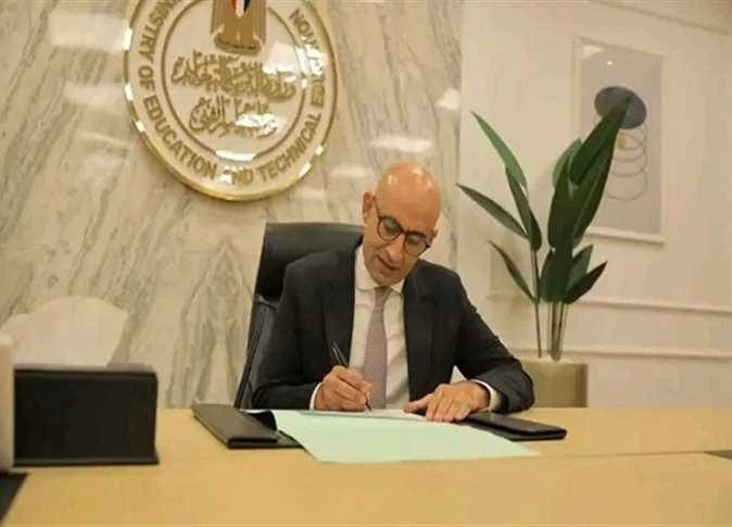 الحد الأدنى 15 ألف جنيه.. جدول زيادة المرتبات من المعلم المساعد إلى كبير المعلمين