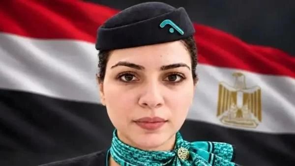 بالزغاريد.. لحظة خروج جثمان مضيفة الطيران من منزلها بالبحيرة (فيديو)