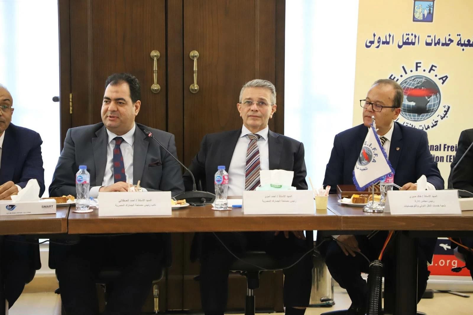 رئيس مصلحة الجمارك يناقش منظومة العمل الجمركي والتسجيل المسبق للشاحنات بـ«غرفة الإسكندرية» (صور)