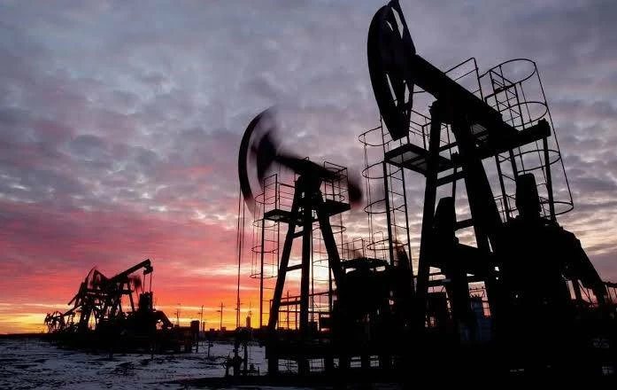 أسعار النفط ترتفع عالميًا بأكثر من دولار للبرميل مع تجدد التوترات في الشرق الأوسط