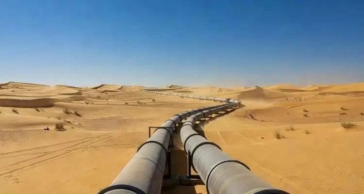 الإنتاج العالمي يسجل نحو 2.5 مليون برميل يوميًا.. 3 عوامل وراء تراجع سعر البترول عالميًا
