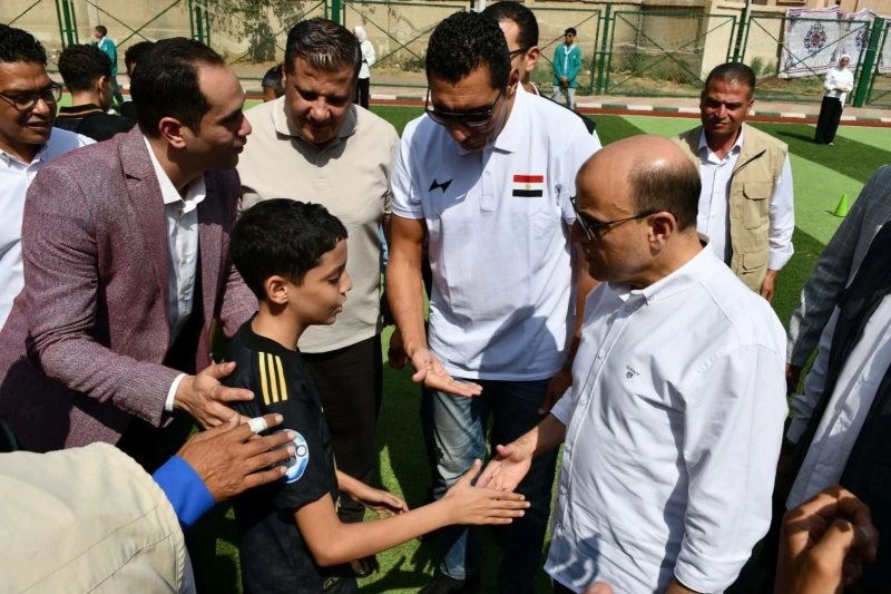 وزير الشباب ومحافظ الغربية يفتتحان ملعبًا سباعيًا بسبرباي عقب تجديده