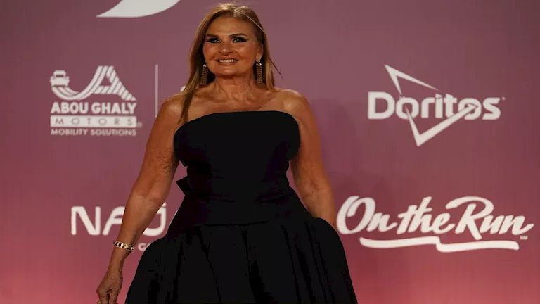 يسرا تدافع عن منى زكي وتكشف أسباب حبها لمهرجان الجونة