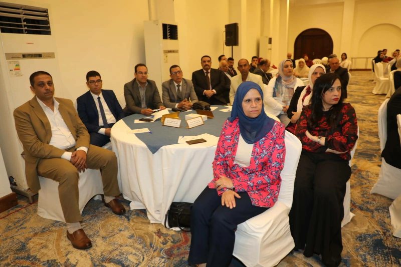 محافظ بني سويف يستعرض مشروعات تدوير المخلفات والنباتات الطبية والعطرية