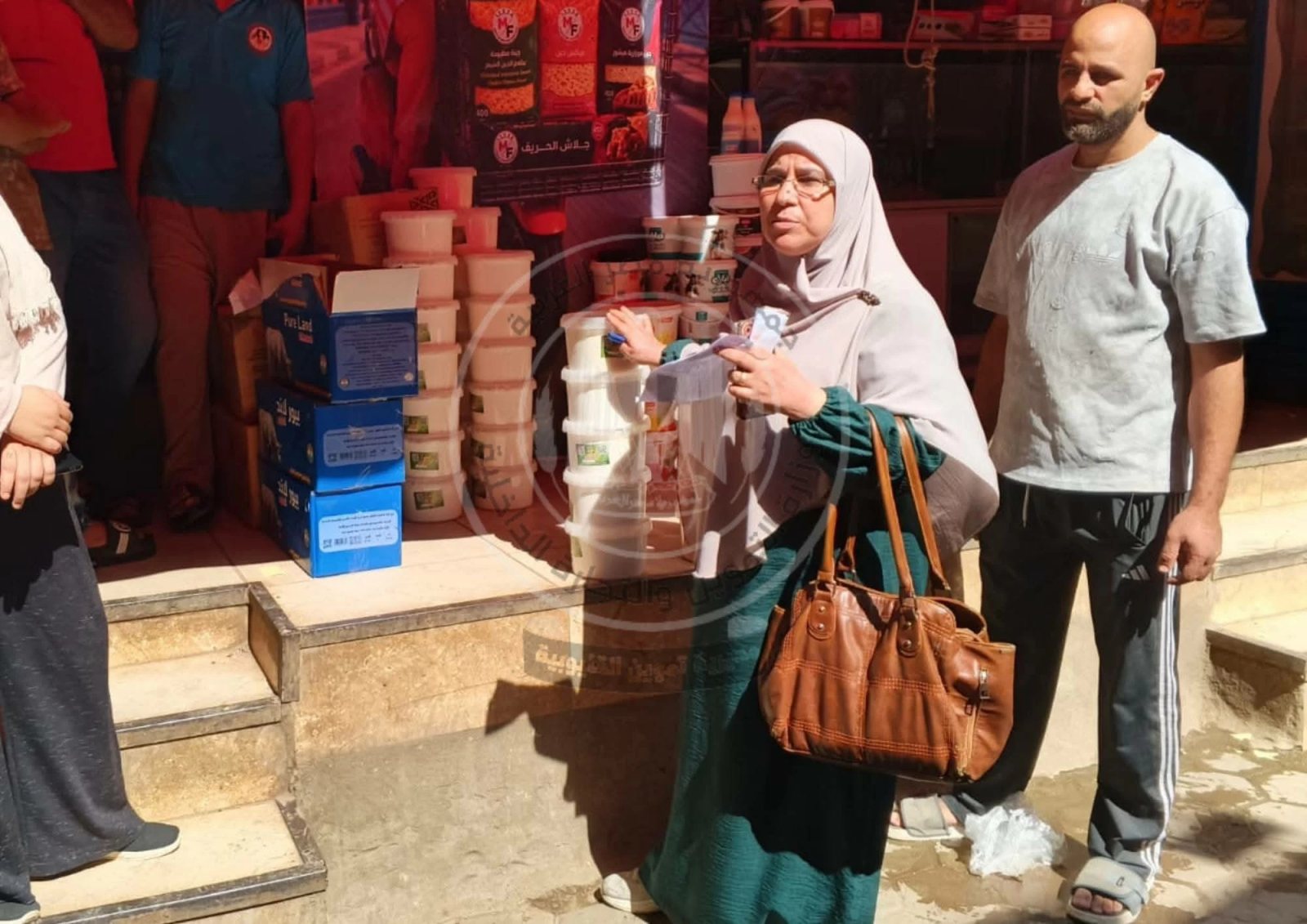 مخاطر جسيمة تهدد صحة المواطنين.. ضبط سلع غذائية بدون بيانات في بهتيم