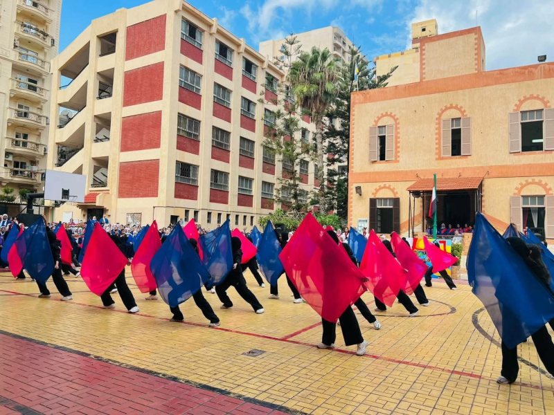 عروض أكروبات في احتفالية نصر أكتوبر بمدرسة طه حسين الثانوية في الإسكندرية (صور)