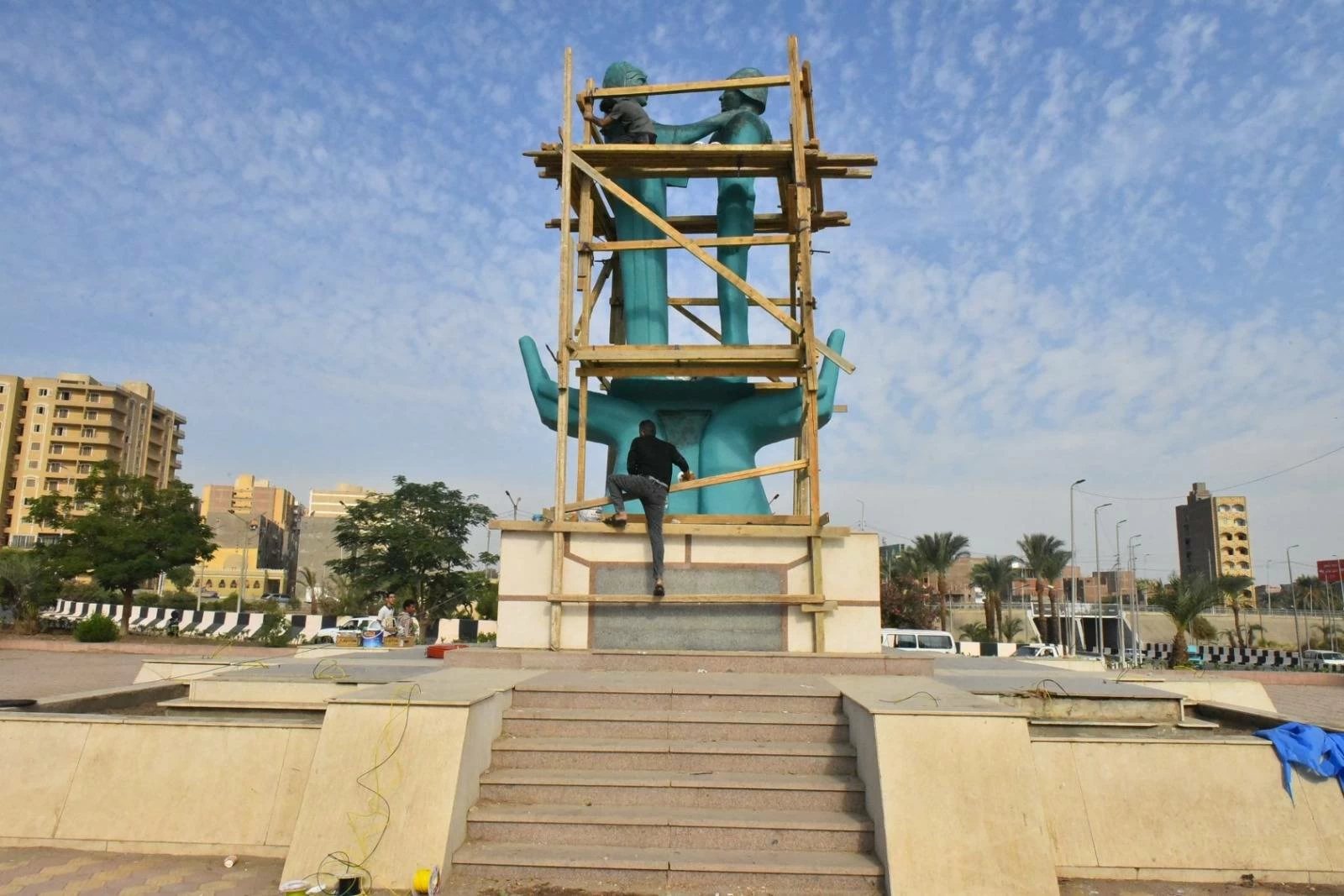 محافظ أسيوط يتابع أعمال تطوير وتجميل ميدان «أم البطل» بالمدخل الجنوبي