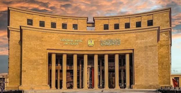 خبير اقتصادي يحدد مخاطر رفع الفائدة.. والتثبيت هو الأقرب في اجتماع المركزي المقبل