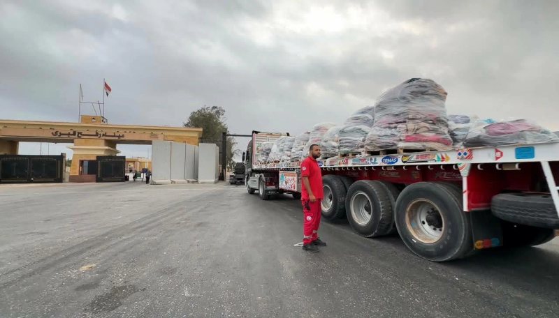 استعدادا للشتاء.. الهلال الأحمر يدفع بخيام وبطاطين ضمن قافلة «زاد العزة» 292 لدعم الأشقاء الفلسطينيين