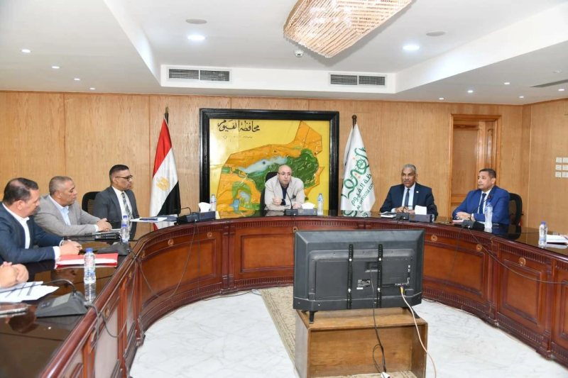 محافظ الفيوم يوجه بسرعة إزالة التعديات على أملاك الدولة والأراضي الزراعية
