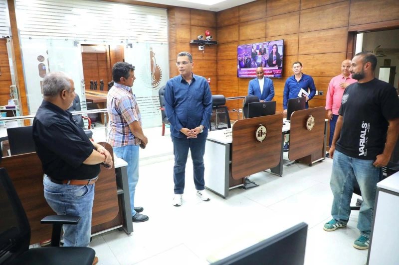 محافظ البحر الأحمر يراقب تقلبات الطقس.. مدير مركز السيطرة: سدود الحماية تحجز 2.49 مليون متر مكعب من مياه السيول