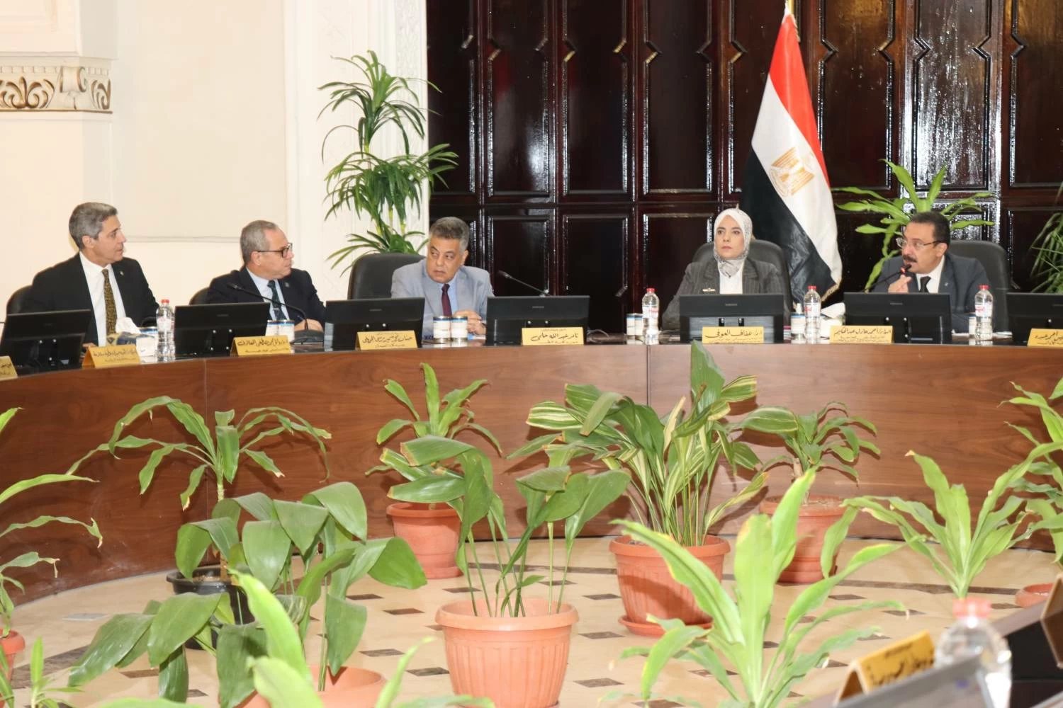 جامعة الإسكندرية تبحث تعزيز التميز الأكاديمي والبحثي ودعم الابتكار ورعاية المواهب الطلابية