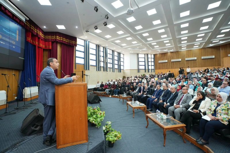 رئيس الرقابة المالية يشدد على ضرورة نشر الثقافة المالية بين الشباب والنشء