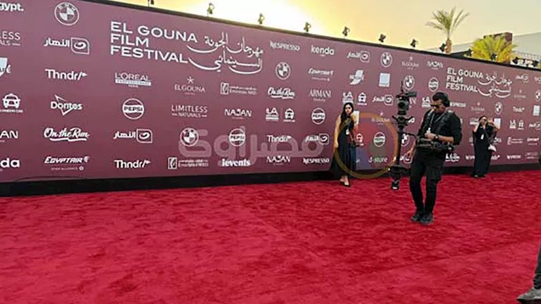 الصور الأولى للسجادة الحمراء للدورة التاسعة لمهرجان الجونة قبل انطلاق حفل الافتتاح