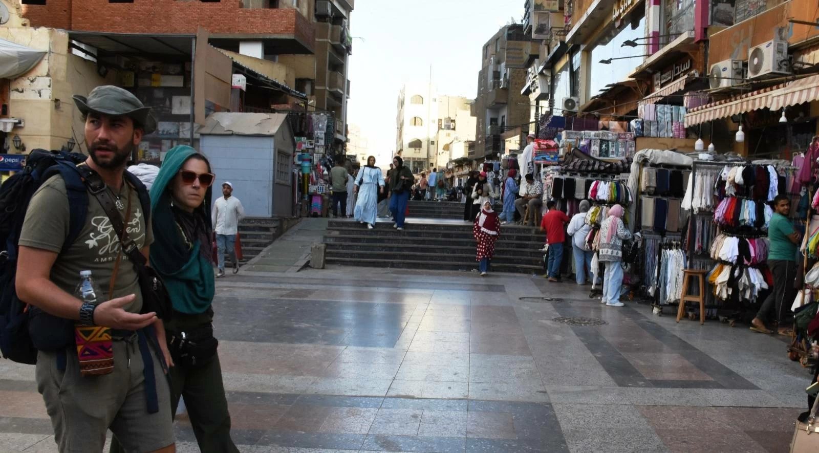 رفع إشغالات السوق السياحي القديم بأسوان وإلزام المحلات بخطوط التنظيم.. وعقوبات للمخالفين