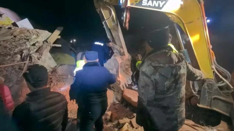 زلزال عنيف يهز التبت.. 16 قتيلاً وانهيار مئات المنازل والرئيس الصيني يصدر توجيهات عاجلة (فيديو)