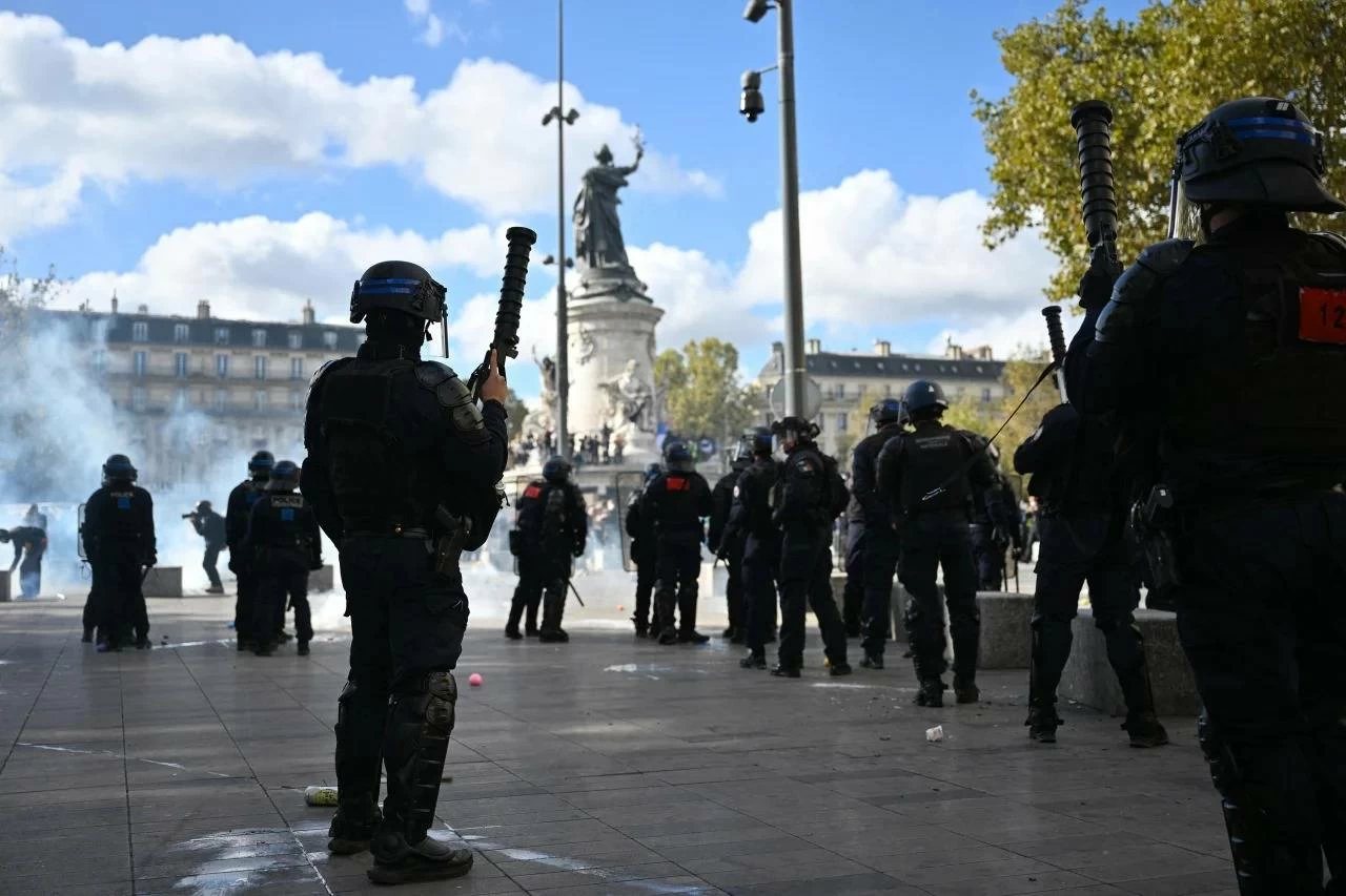 الداخلية الفرنسية: اعتقال 2397 شخصا وإصابة 997 عنصر أمن جراء أعمال العنف في فرنسا