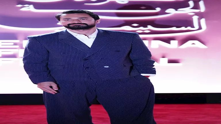 سعرها 13 ألف جنيه.. أحمد حاتم بإطلالة عصرية في ثالث أيام مهرجان الجونة