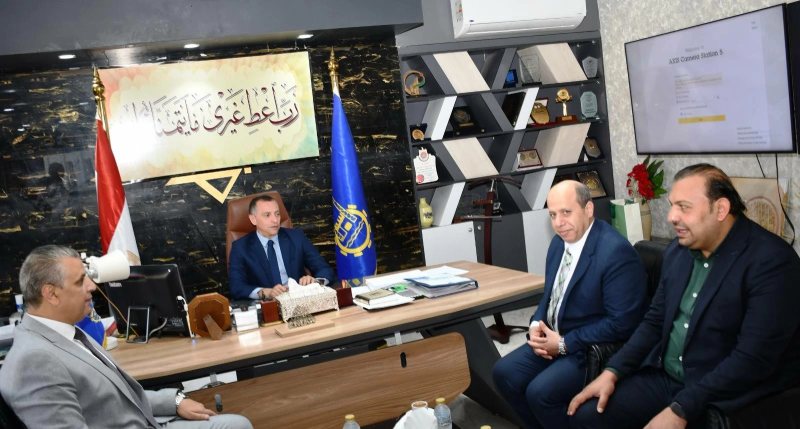 محافظ أسوان يلتقي وفد اللجنة الطبية العليا والاستغاثات بمجلس الوزراء