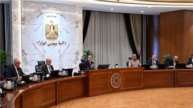 رئيس الوزراء يترأس الاجتماع الأسبوعي للحكومة ويثمن نتائج جولة الرئيس الآسيوية