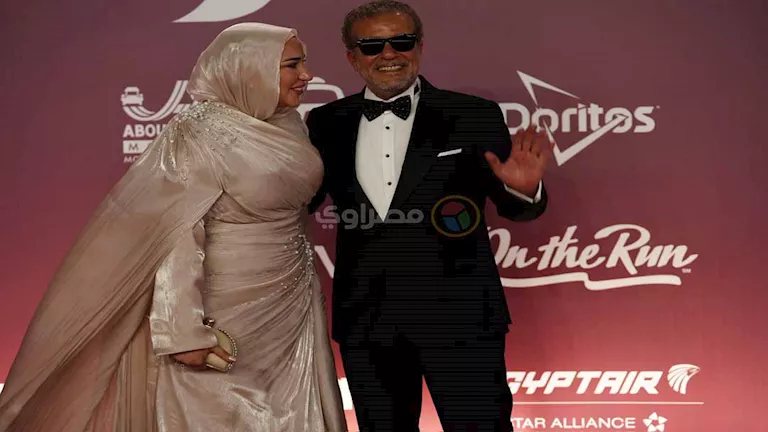 17 صورة| أسما شريف منير بالحجاب على ريد كاربت حفل افتتاح الجونة السينمائي