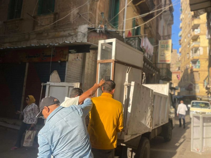 حملات لإزالة الإشغالات وفرض الانضباط في الشارع السكندري بـ 4 أحياء