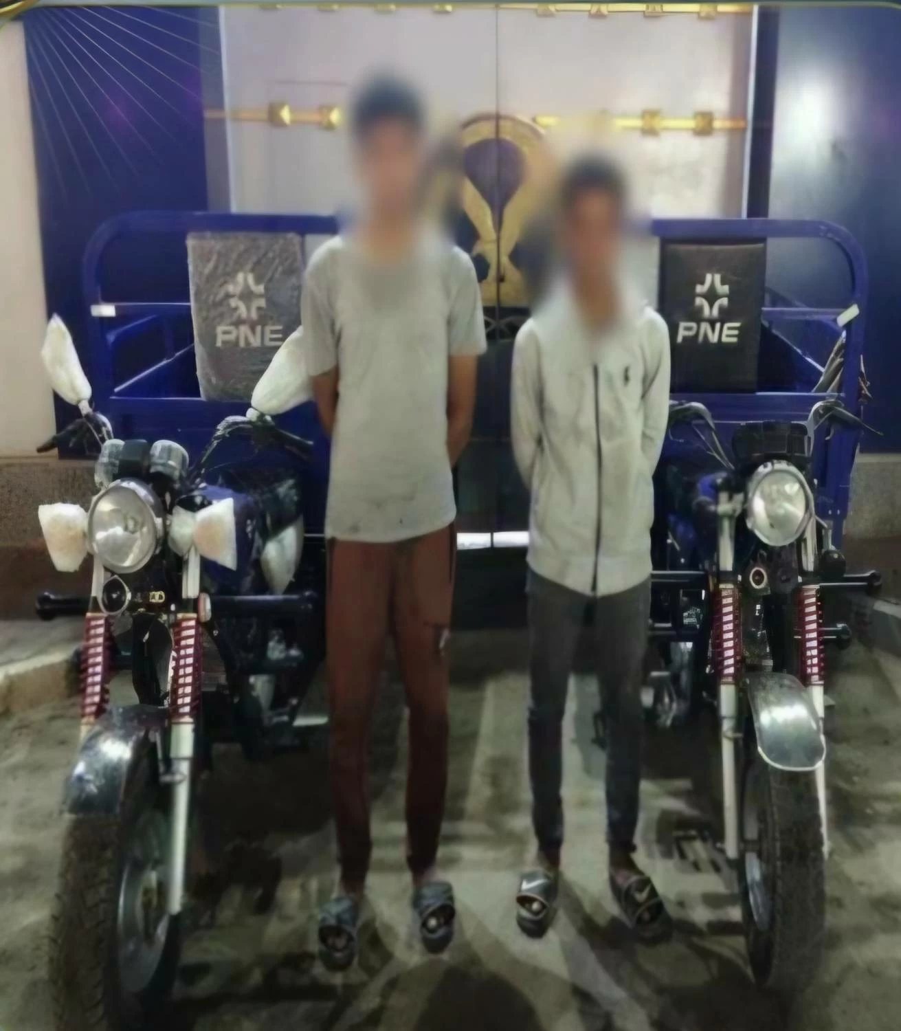 ضبط سائقي «تروسيكل» بعد صدمهما سيارة وتعديهما على مالكها في مسطرد بالقليوبية والنيابة تتولى التحقيق
