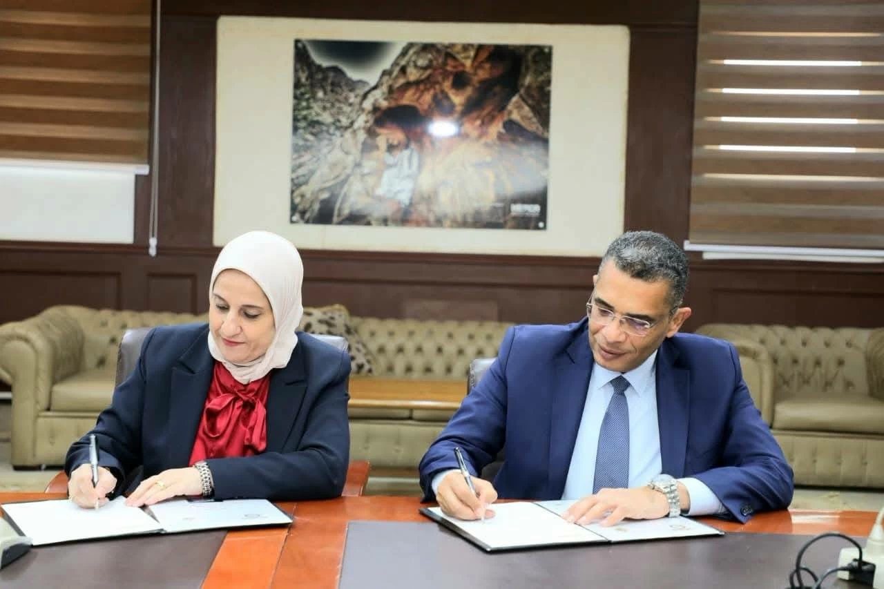 تحرك جديد بالبحر الأحمر لحماية البيئة ومواجهة التلوث والتغيرات المناخية بالتعاون مع «علوم البحار»