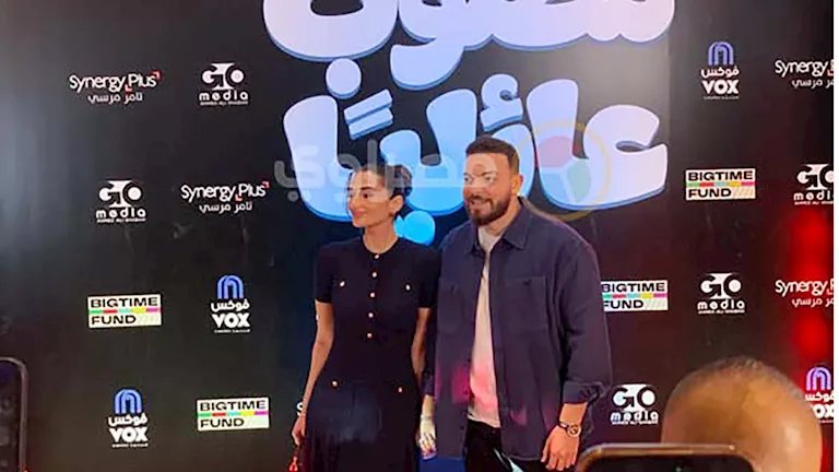 ملك أحمد زاهر وخطيبها شريف الليثي في العرض الخاص لفيلم "مطلوب عائليا"