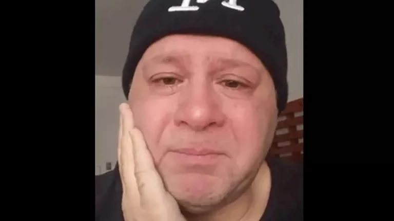 الفنان عمرو يسري يعلن وفاة والدته ويعلق: "أمي ماتت ومش عارف أدفنها"