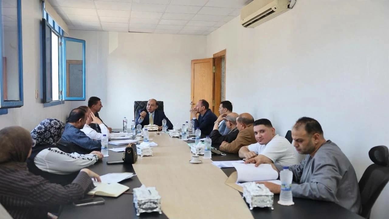 ناقشوا ملفات تهم المواطنين.. اجتماع محافظ المنيا وأعضاء البرلمان